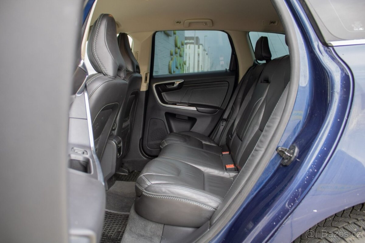 Volvo XC60 D5 AWD Momentum 4X4 - 19