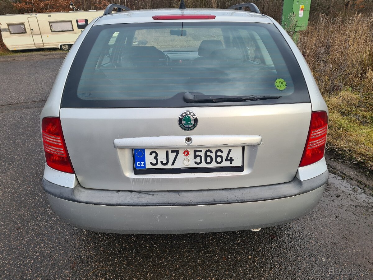 Krásná zdravá Octavia Combi Ambiente LPG s novou technickou - 19