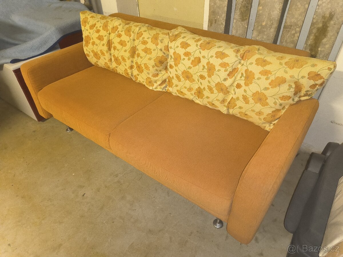 Bytový nábytek, skříně, stoly, komody , doplňky - 19