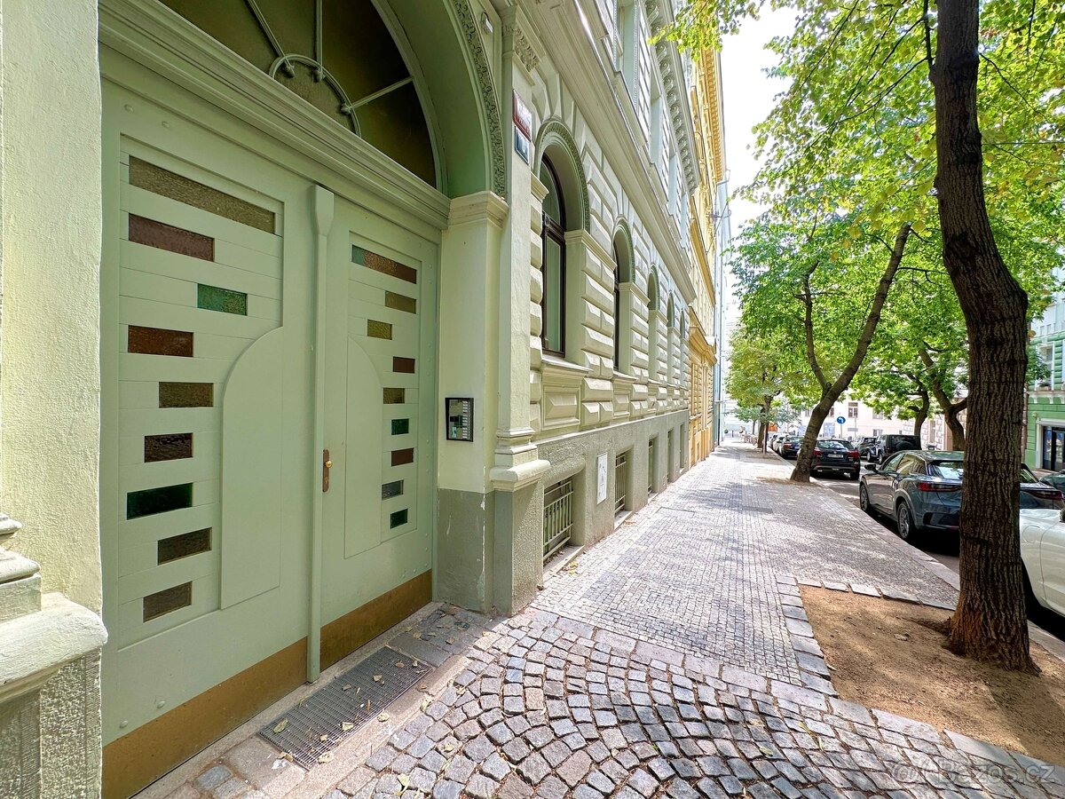 Prodej celopodlažního bytu 4+1 (162 m²) + sklep cca 9 m², Ur - 19