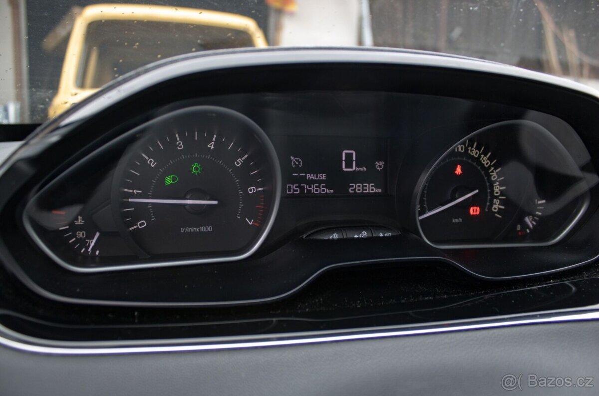 Peugeot 2008 1.2 PureTech 81 kW - 19