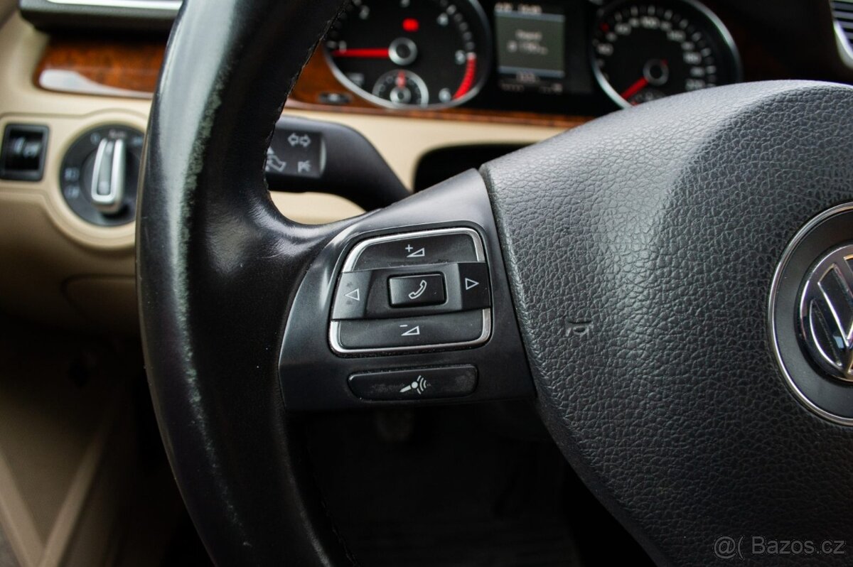 Volkswagen Passat Variant 2.0 TDI BMT Highline 4MOTION - 19