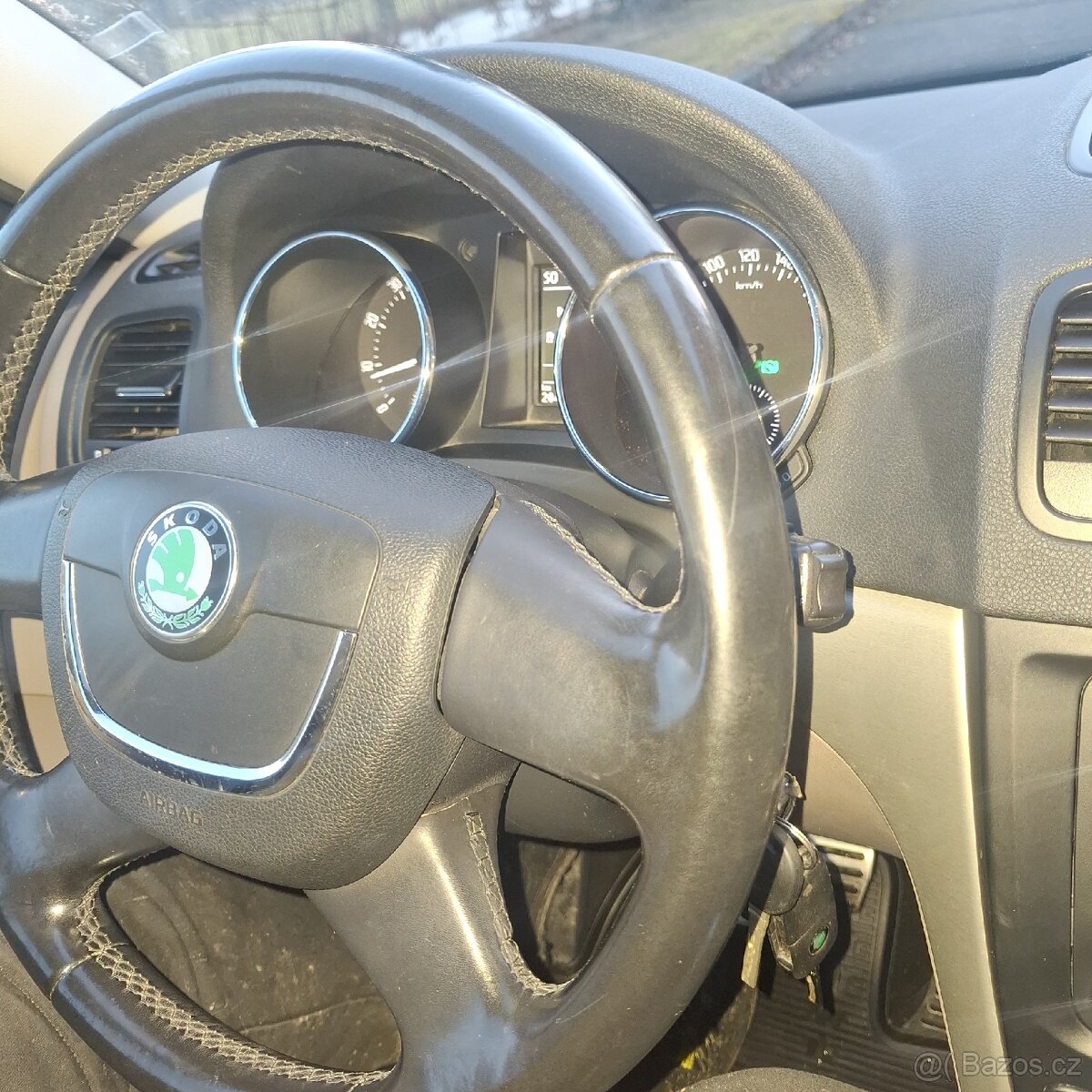 Škoda yeti 1,2tsi max výbava dsg automat top stav - 19