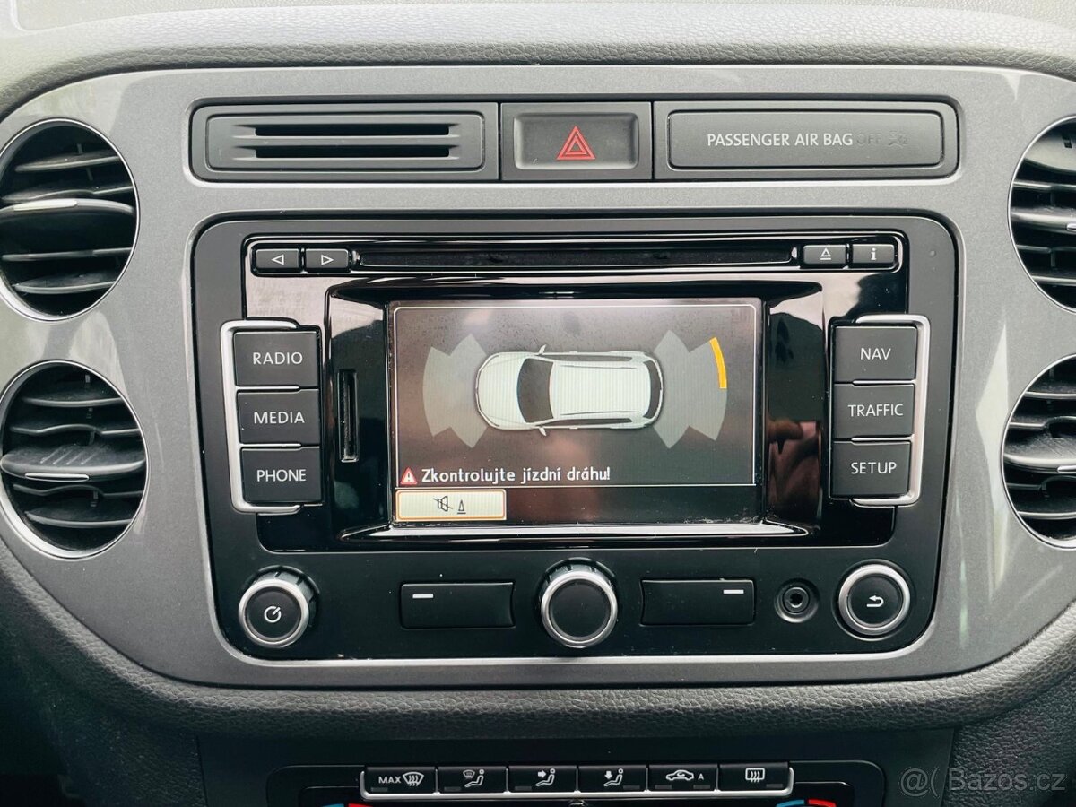 Volkswagen Tiguan 2.0TSI 4x4 AUT KAM SERVISKA TAŽNÉ NEZAV.T - 19