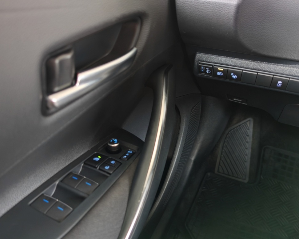 Toyota Corolla 1.8 hybrid - 19