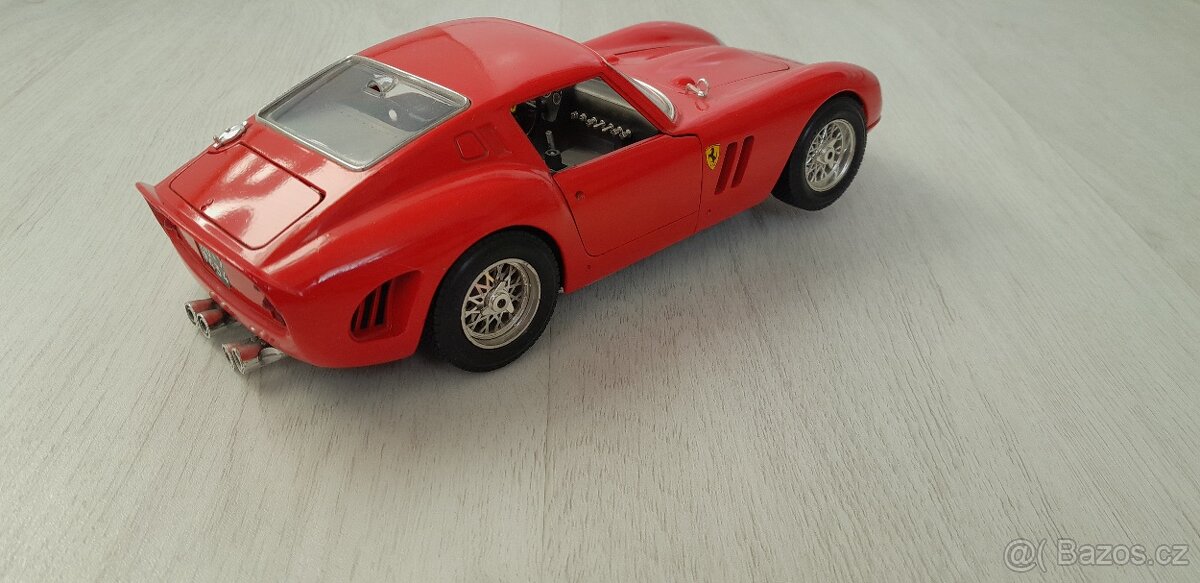 autíčka - modely Ferrari - 19