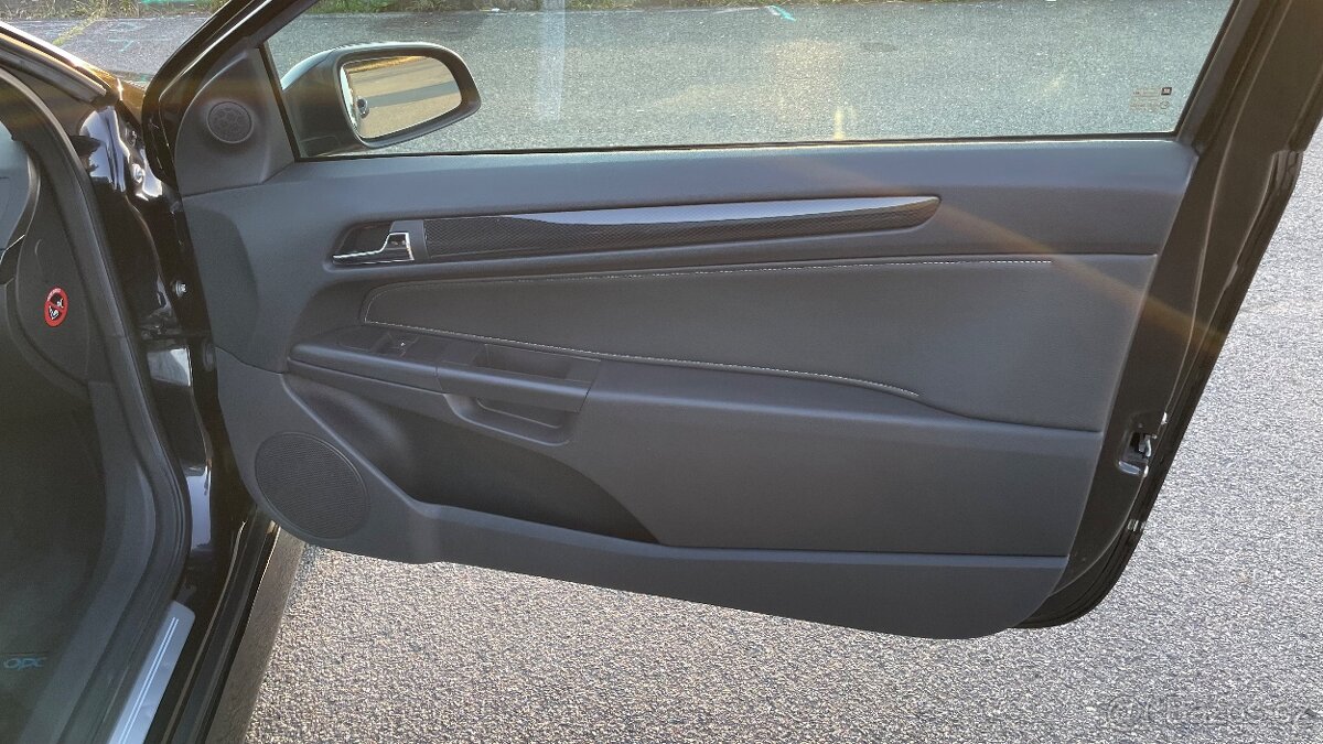 OPEL ASTRA GTC 2.0T OPC - 19