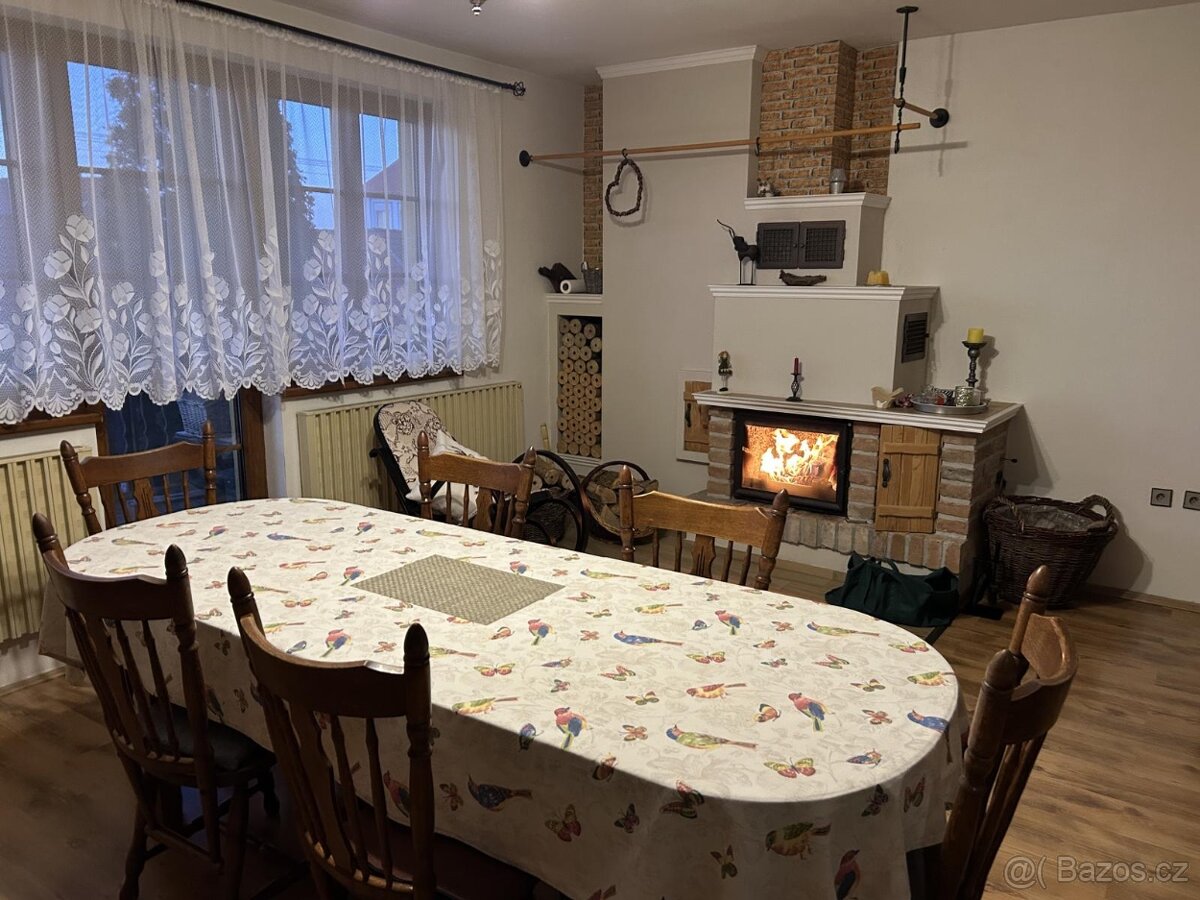 Nabízíme prodej rvícegeneračního domu v obci Jevišovka - 19