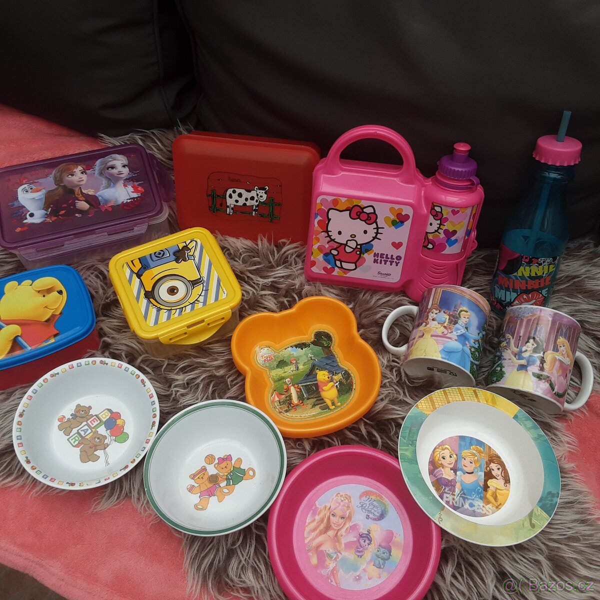 Různé hračky, knihy, obleceni - 19