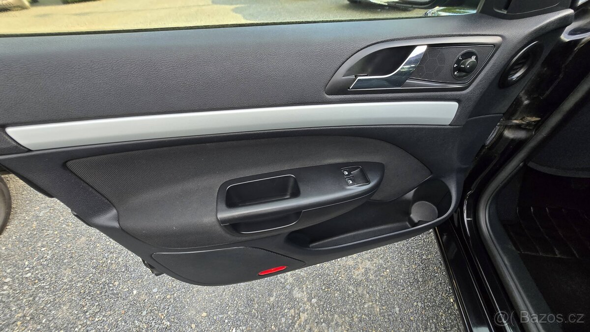 ŠKODA OCTAVIA 1.6i TEAM EDITION 1MAJITEL - 19