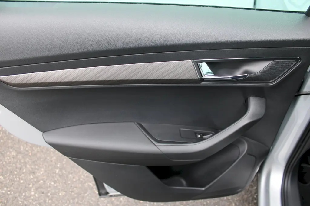 Škoda Karoq, Top Selection 1.5TSI / 110kW 7 - 19