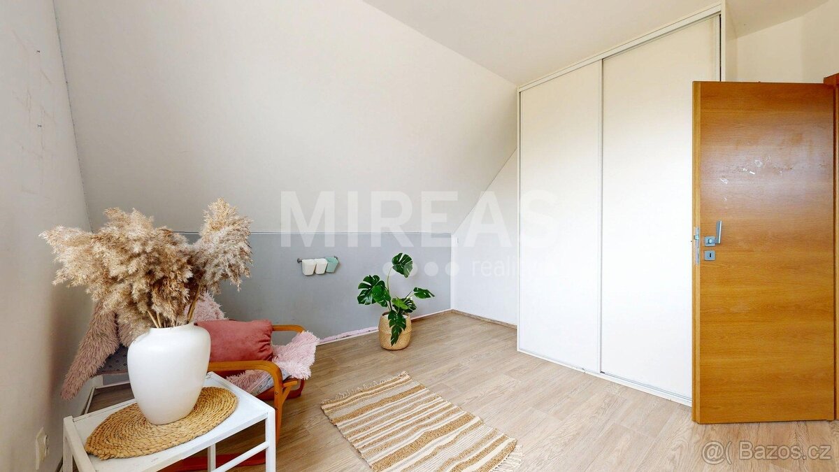 Semice, prodej rodinného domu 5+1, 157 m2 na pozemku 434 m2, - 19