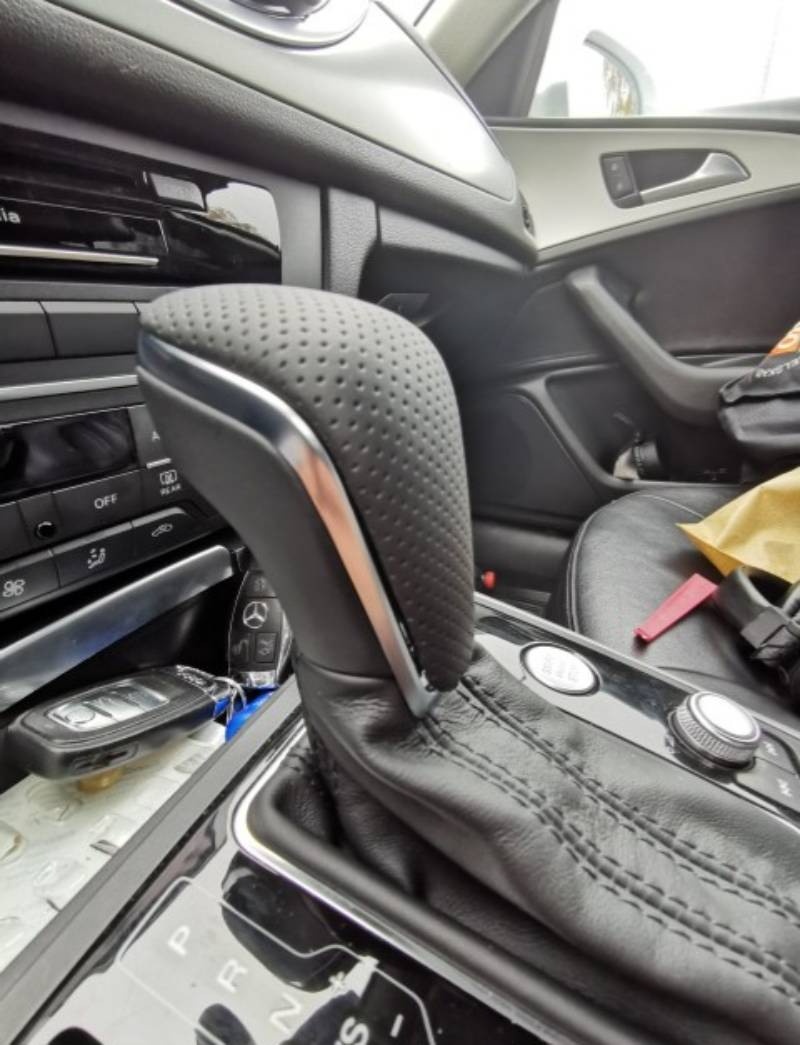 Kožená radici páka AUDI A6 A7 perforovaná / hladká koža - 19