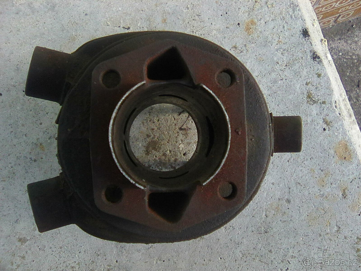 čz 125/150 - motor,rozeta,kolo,náboj,startpáka,válec čz125b - 19