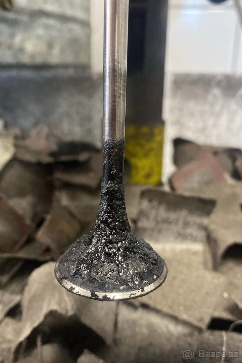 VW Scirocco 2.0 R TSI 195 kw, 2010, manuál - 19