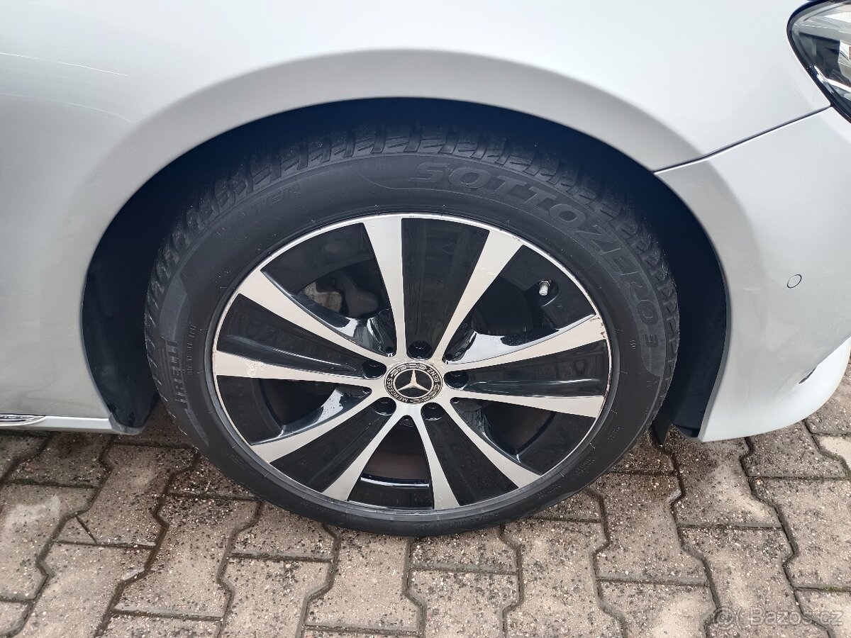 Mercedes-Benz E 220d Sedan AVANTGARDE - záruka Autodraft - 19