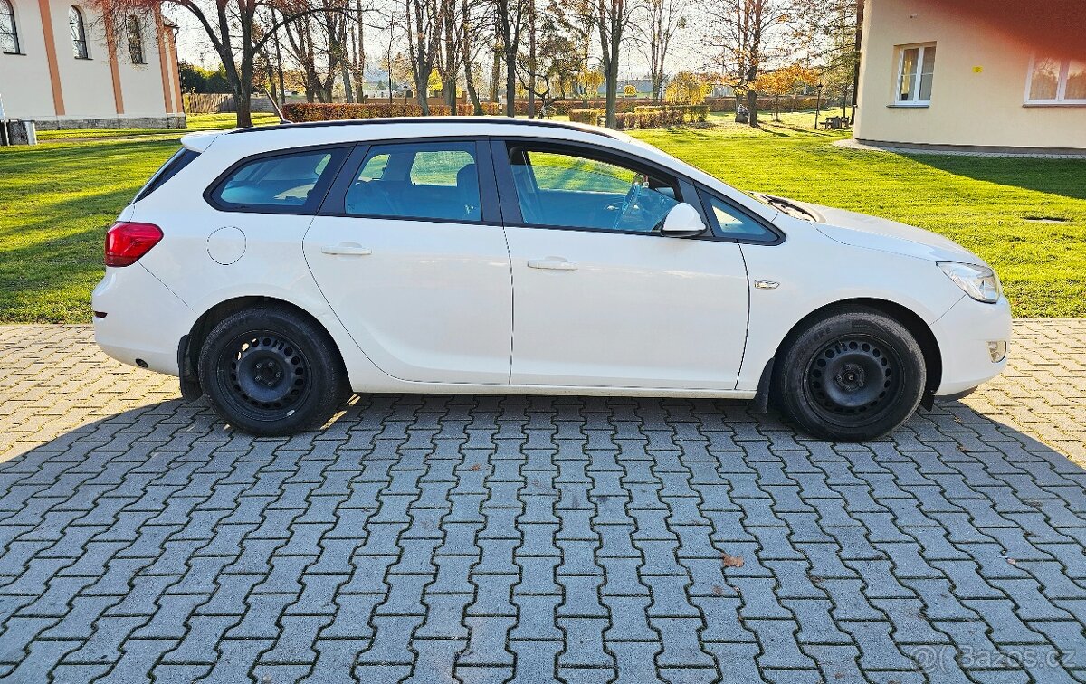 OPEL ASTRA J 1.6 85 KW 2012 /PLYN /TAŽNÉ - 19