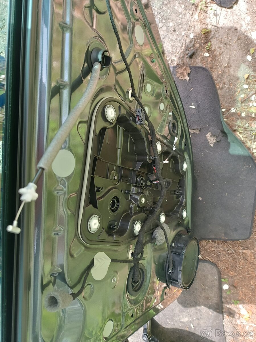 Skoda Octavia IV combi - 2L D díly, dveře, - 19