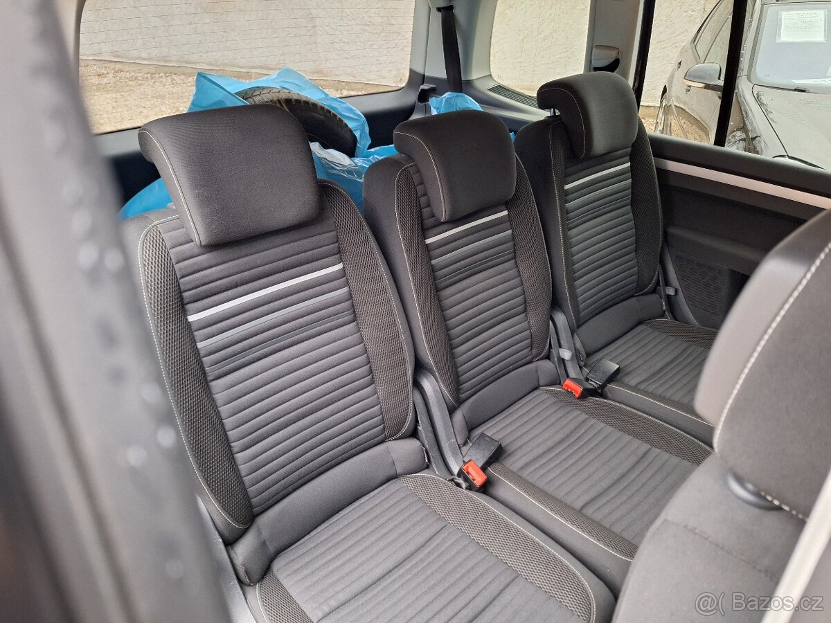 Volkswagen Touran 1.2 TSi 77KW S.Kniha, 7Míst + Zimní kola - 19