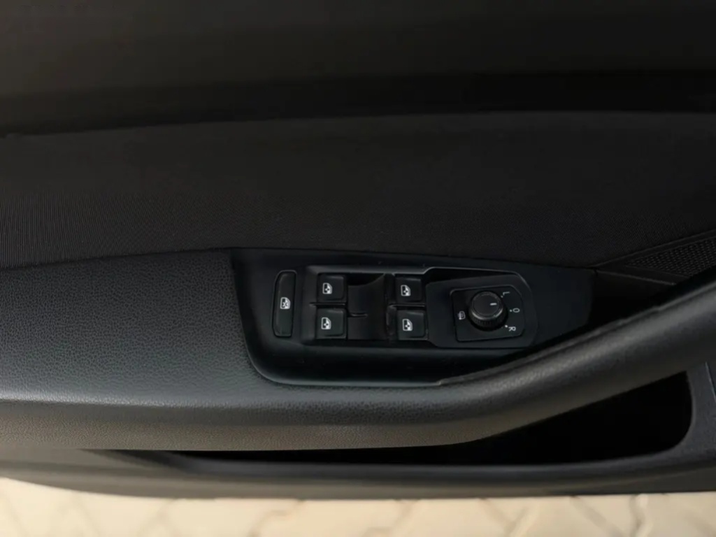 Volkswagen Passat - 19