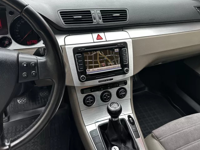 Volkswagen Passat B6 2.0 TDI 103kW 4Motion Kůže Navi Xenony - 19