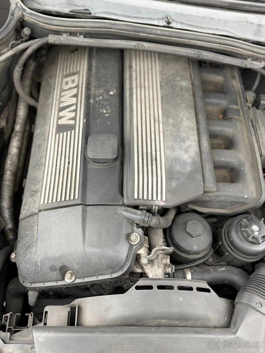 BMW 320i E46 sedan, 110 kW, benzín, automat, 1999, černá - 19