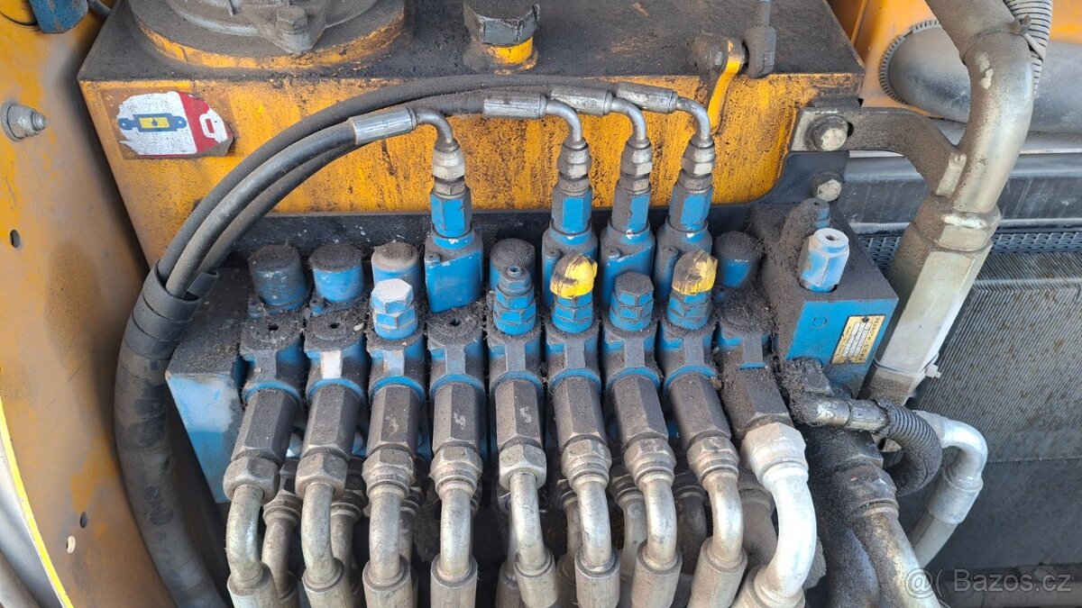 JCB 8052 - 19