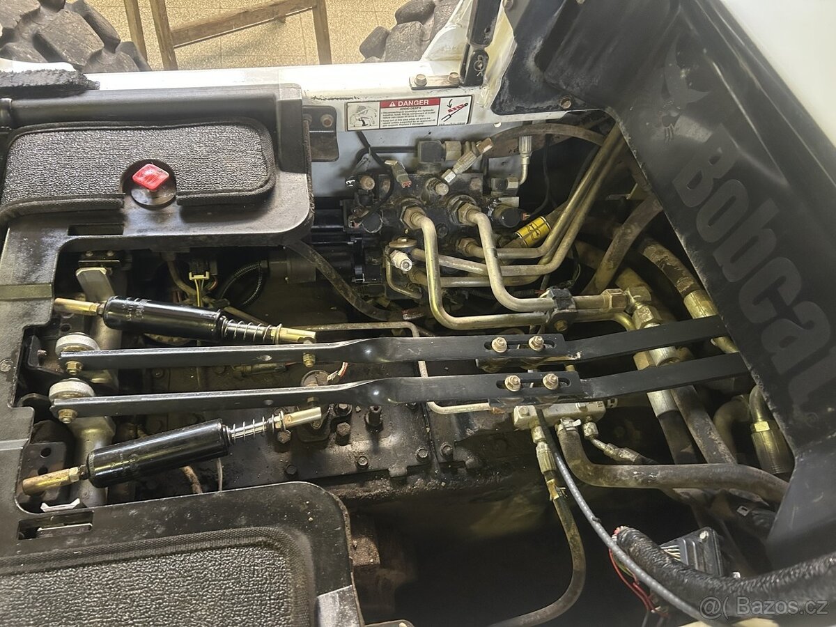 Bobcat S 650 nakladač - 19