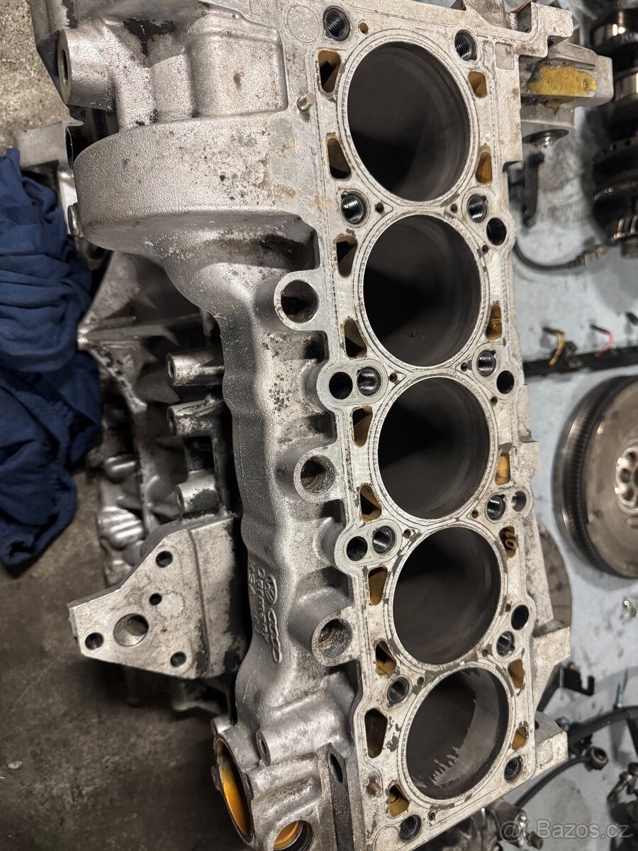 Motorové díly 2.5 TDi 128kw AXE - 19