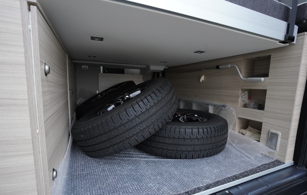 Adria Twin Plus 640 SGX - 19