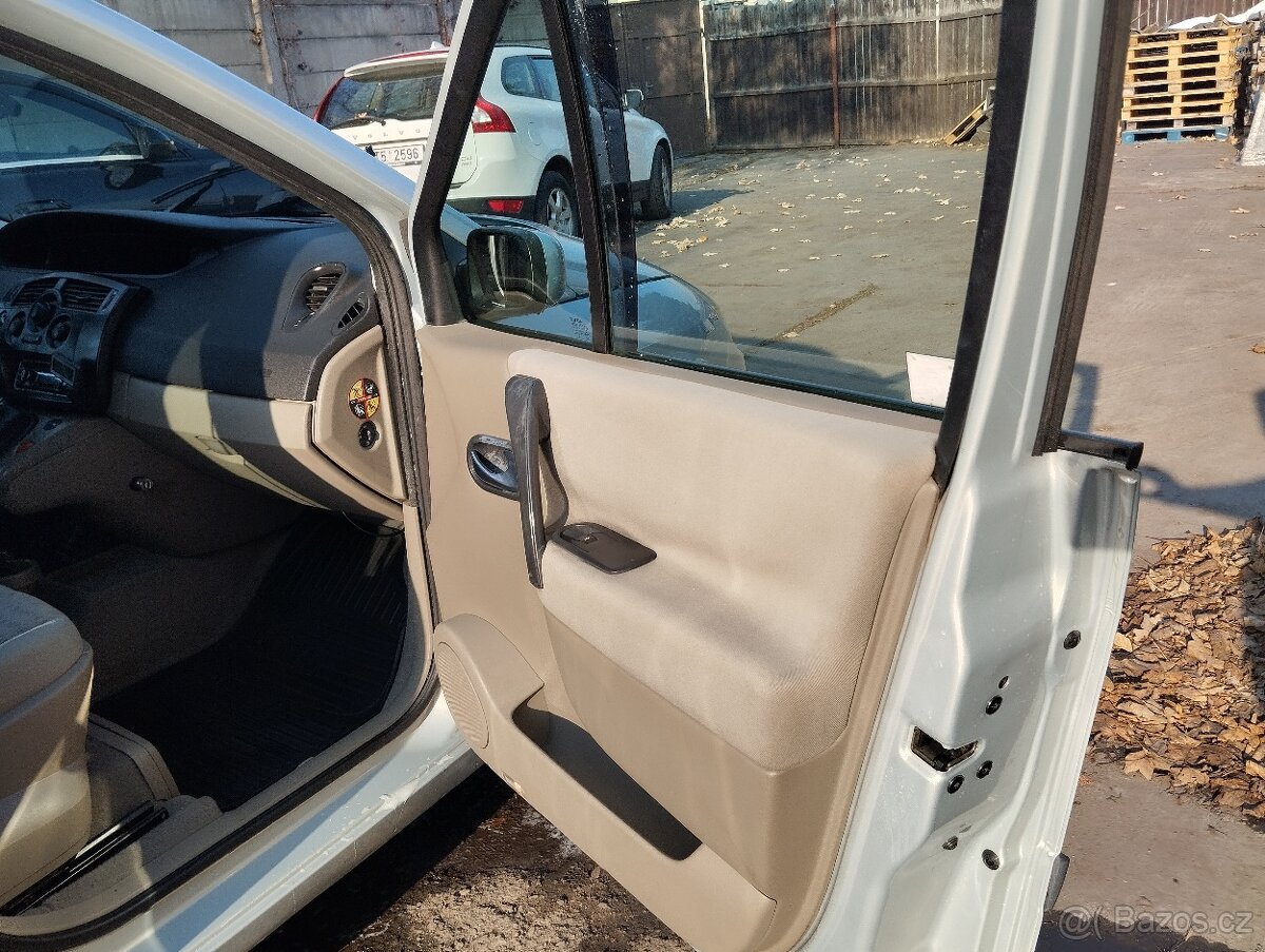 RENAULT SCÉNIC II - 19