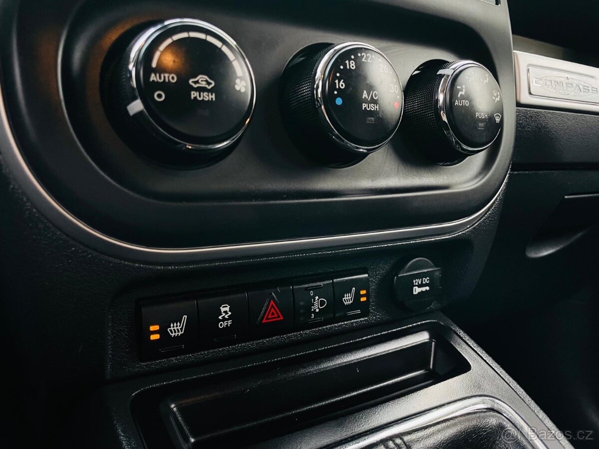 Jeep Compass 2.2D MANUÁL 4x4 KAMERA VÝHŘEV TAŽNÉ LIMITED - 19