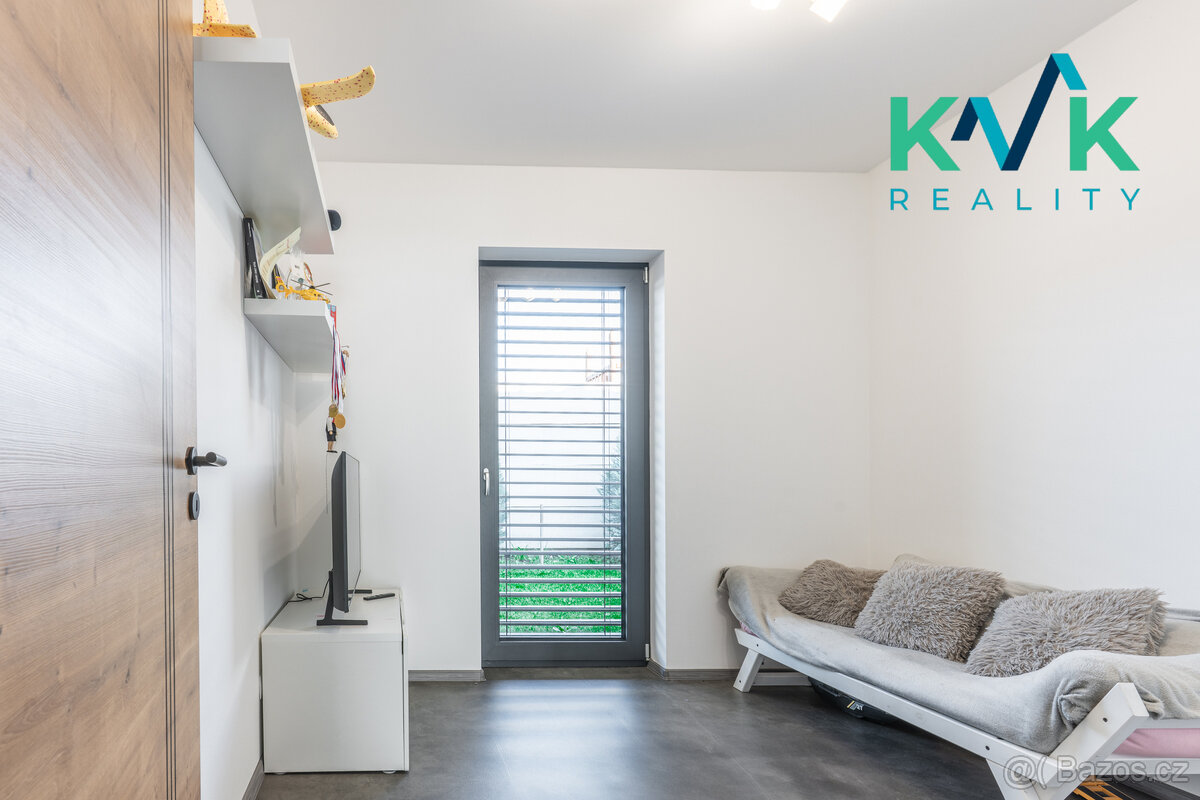 Nízkoenergetický, prostorný bungalov 5+kk s bazénem - 19