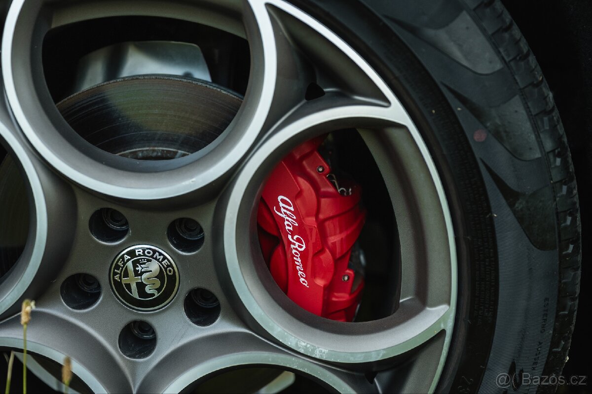 Alfa Romeo Stelvio 2.0T 206kW Q4, 2022, 21500KM, DPH - 19