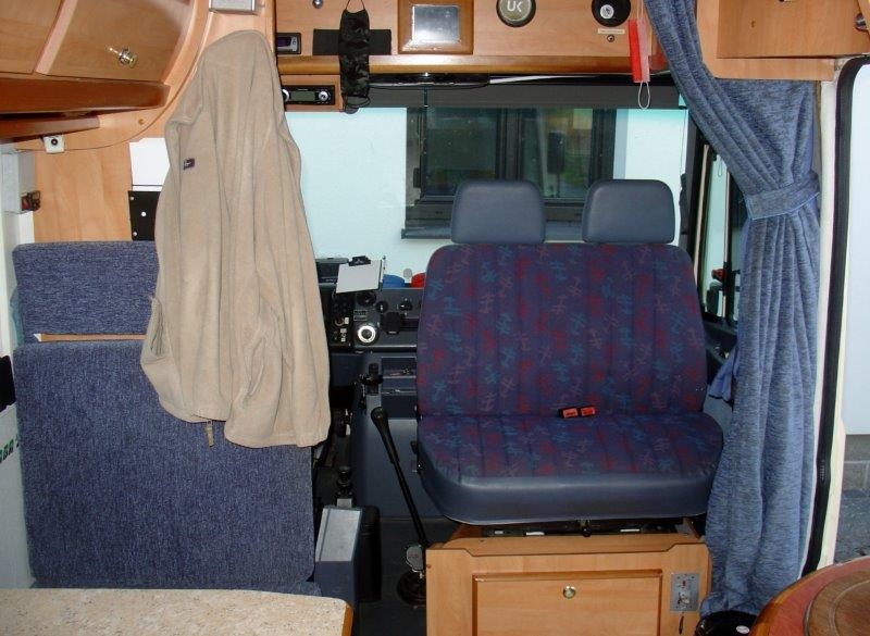 karavan Mercedes Vario 614 - 19