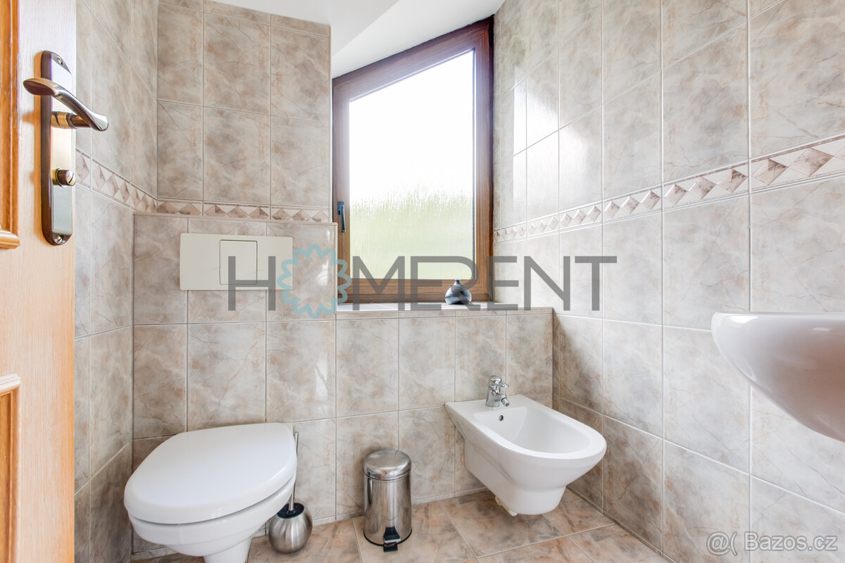 Exkluzivní rodinný dům 7+1, terasa, dvojgaráž, zahrada, u Je - 19