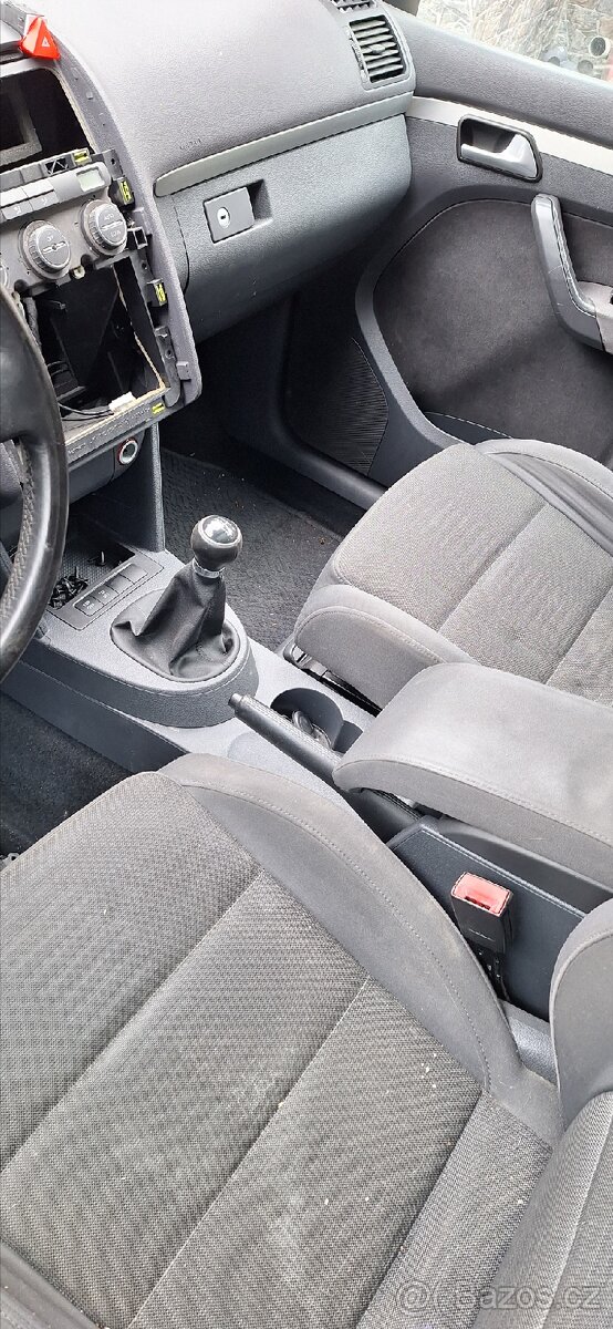Vw Touran 2009 na dily. 1.6 benzin. - 19