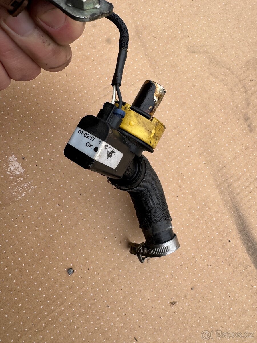 Díly z motoru 2.3 Iveco - 19