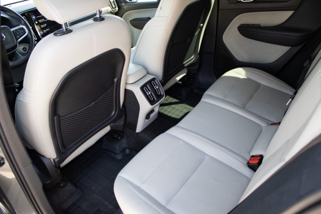 Volvo XC40 D4 Momentum (2018) - 19