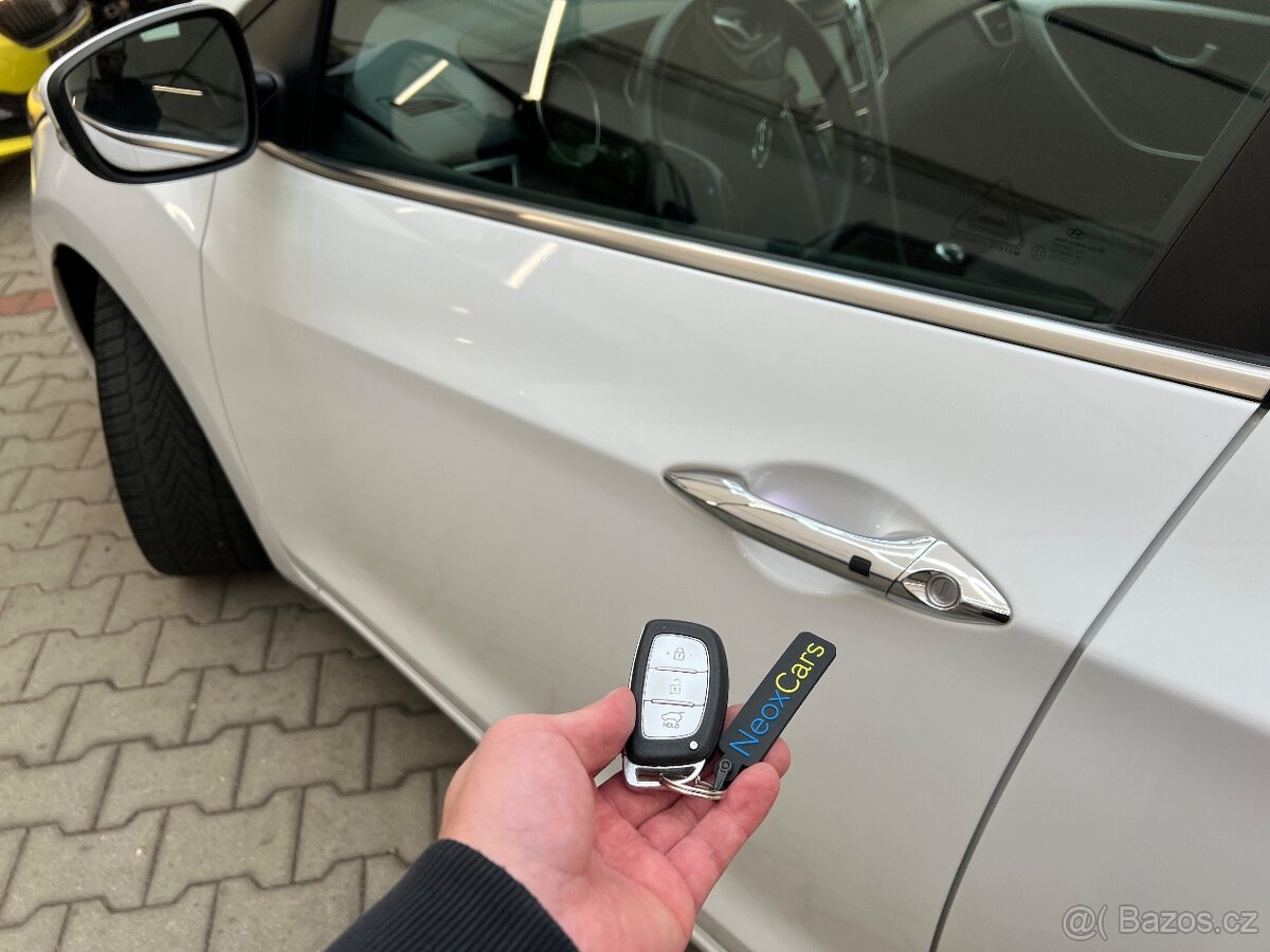 Hyundai i30 combi 1.6 CRDi,100 kW,manual,Style,AC,1maj,DPH - 19