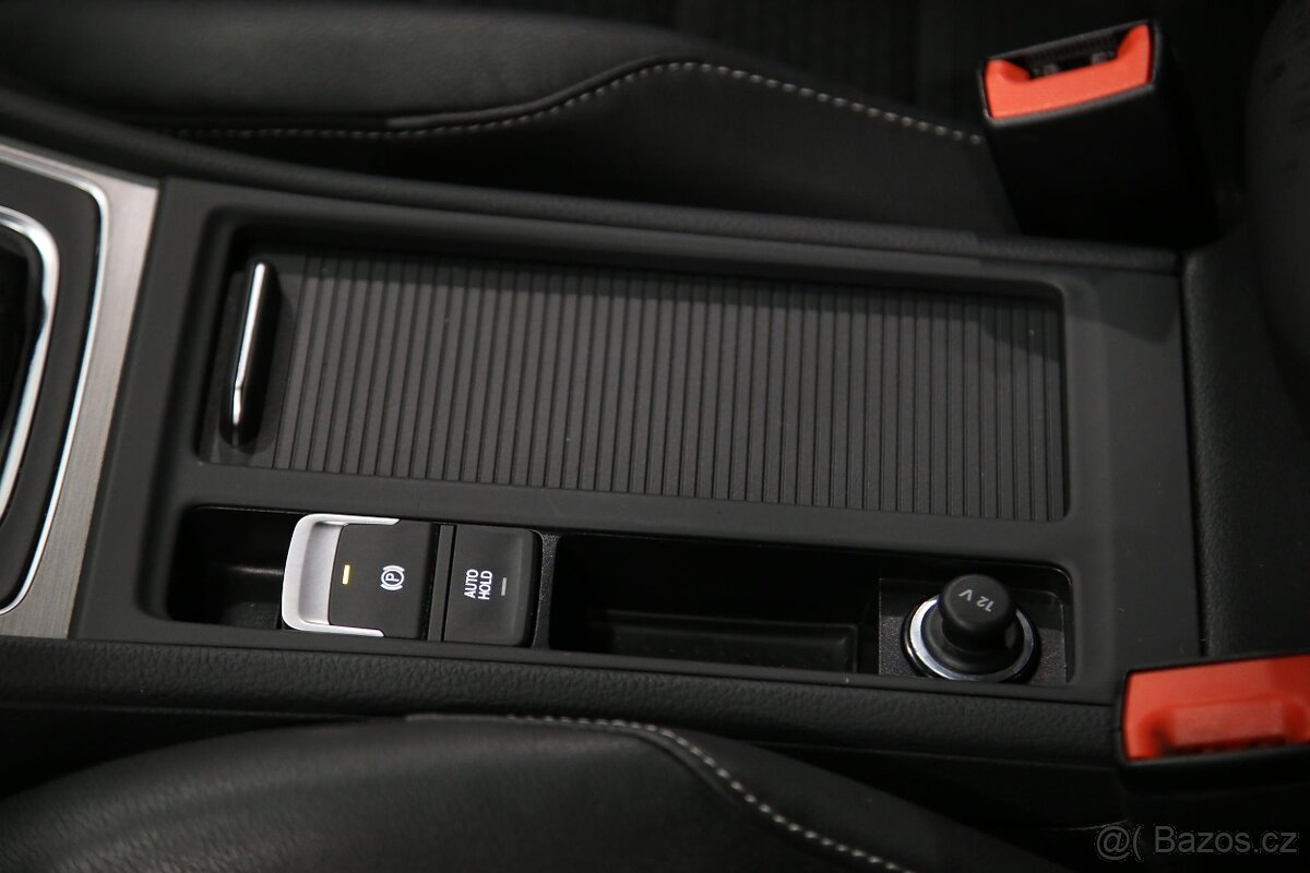 VW Golf VII 1.6 TDI 81kW DSG WEBASTO, r.v. 2016, pravidelný - 19