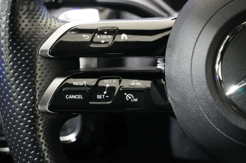 Mercedes-Benz Třídy A, A200D,NIGHT,AMG,ČR,DPH,ZÁRUKA - 19