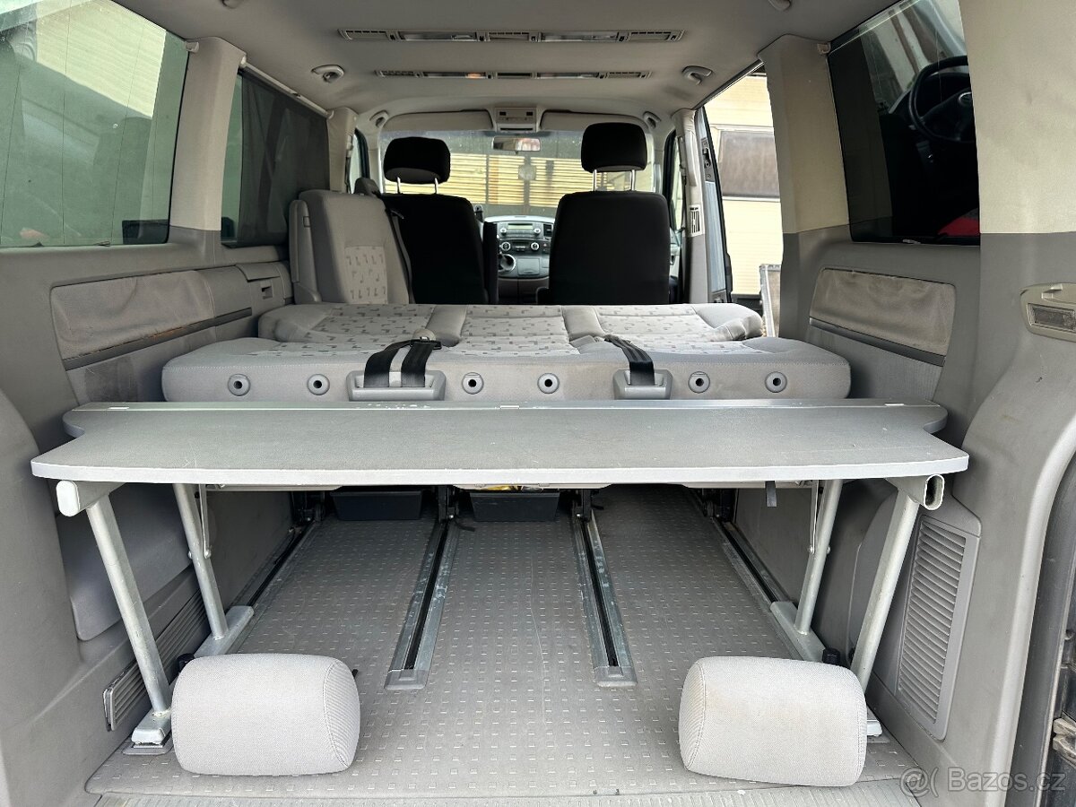 VW Multivan 4x2, 2,5 TD 96 kw,spací lavice,7 míst,tope - 19