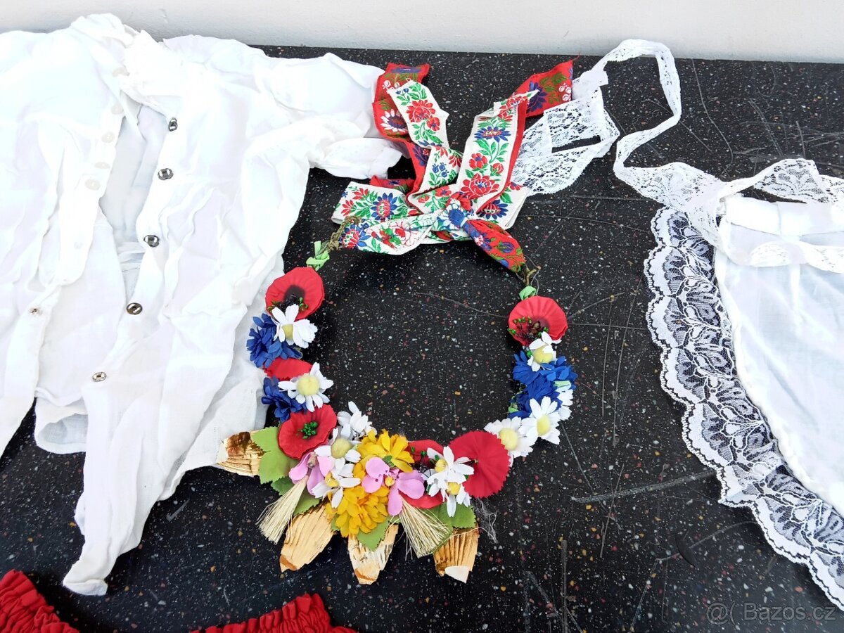 Staré dětské kroje a příslušenství. - 19