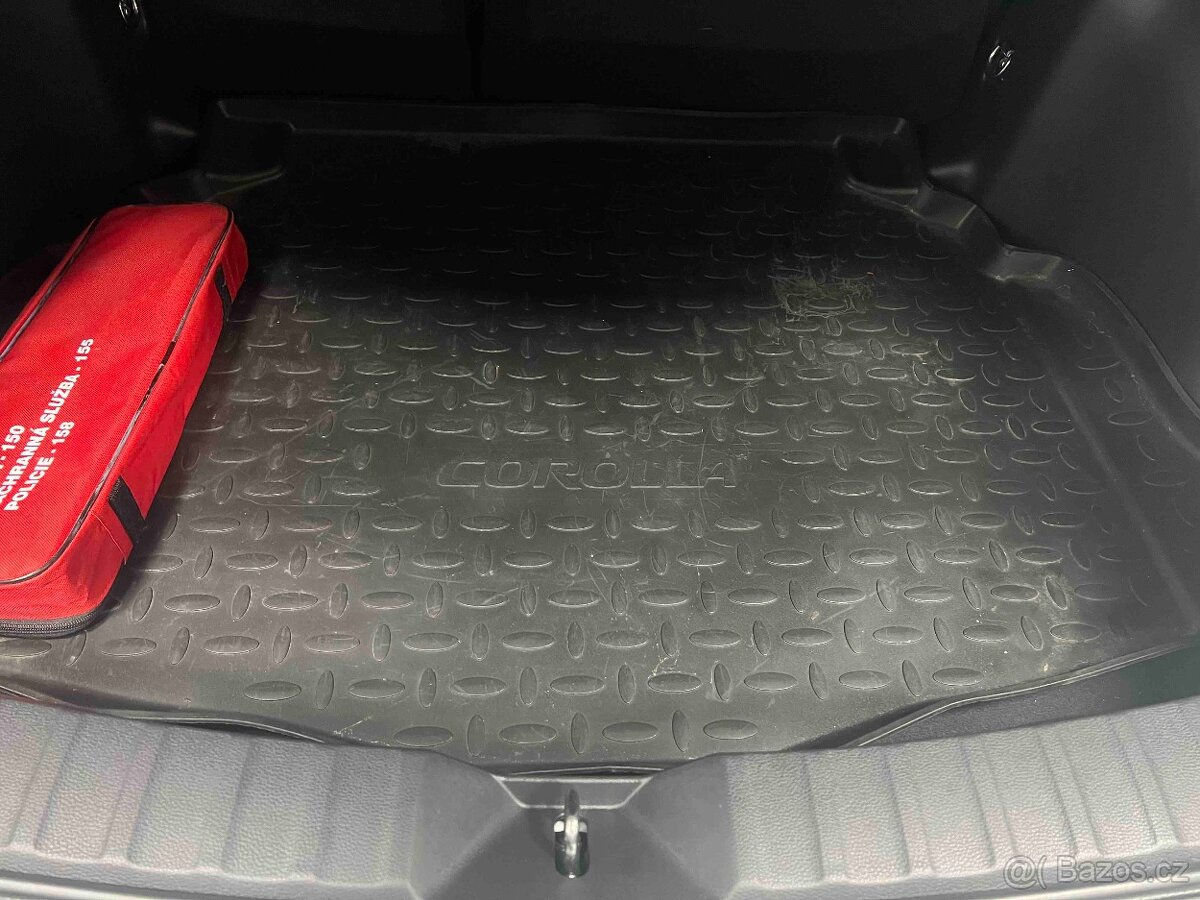 Toyota Corolla Cross, 1,8 Hybrid Style Tech 9060 km. - 19