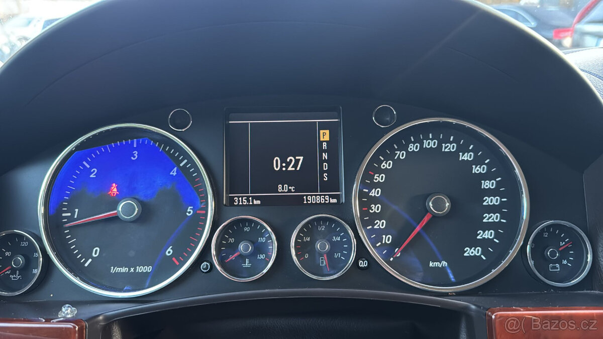 Volkswagen Touareg 2.5 TDI – 1. majitel, perfektní stav - 19