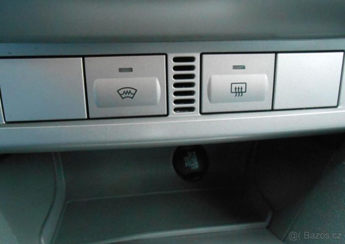 Ford Focus 1,6 74 kW KLIMA Serviska benzín - 19