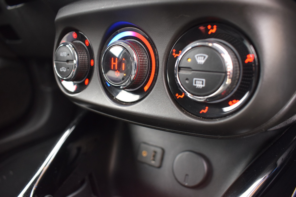 Opel Corsa E 1.4 Turbo, 74kW, MAX VÝBAVA, záruka KM, rok2015 - 19