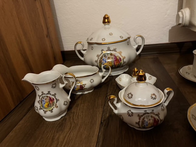 Celý porcelánový servis nádobí - 19