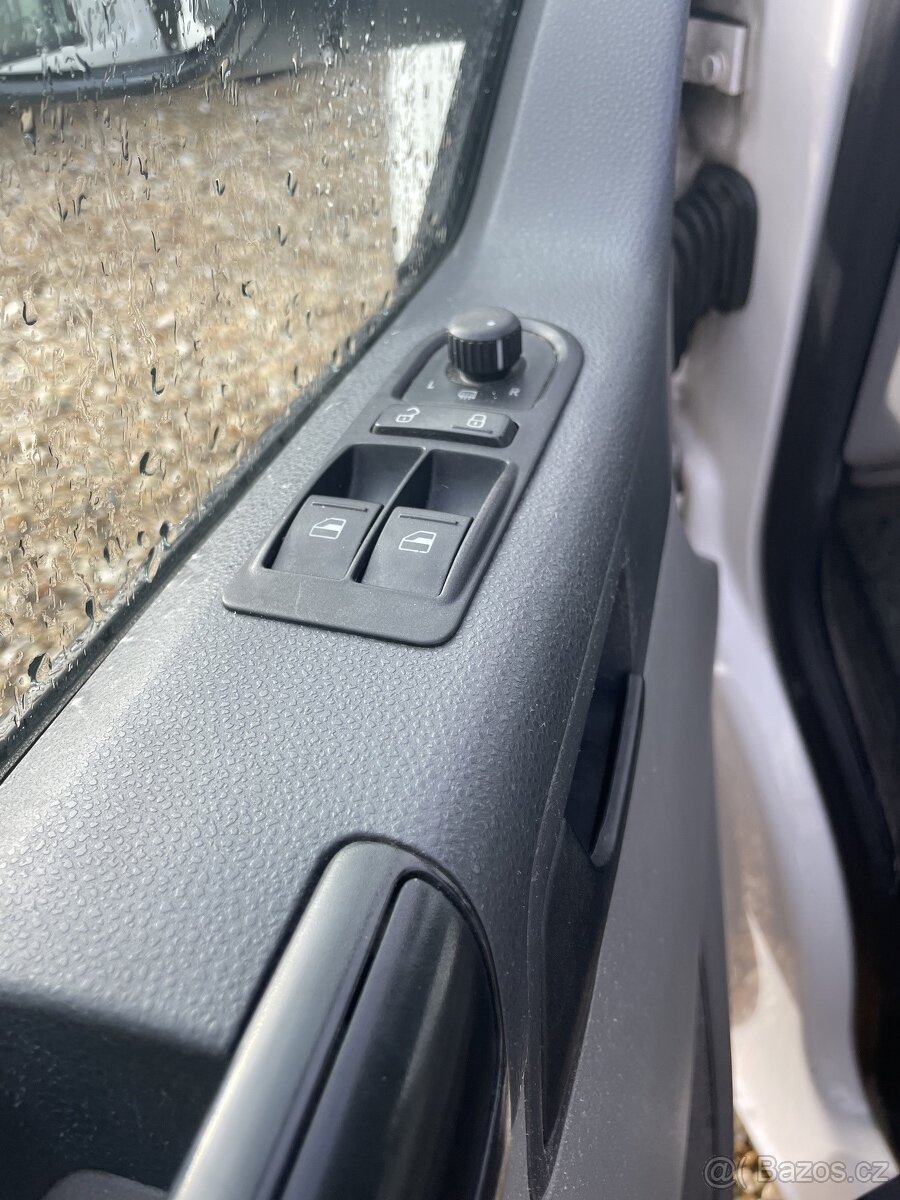 Volkswagen T5 facelift Bus - 19